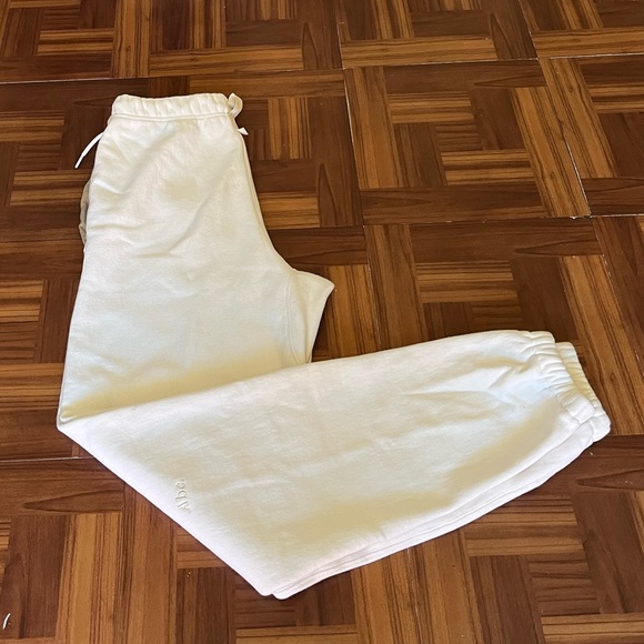 Advisory Board Crystals Lounge Pants - Picture 2 of 10